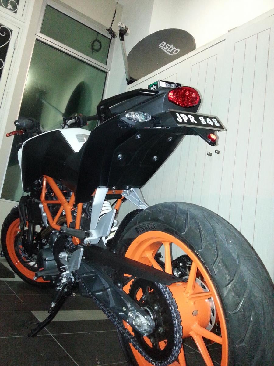 duke 390 tail